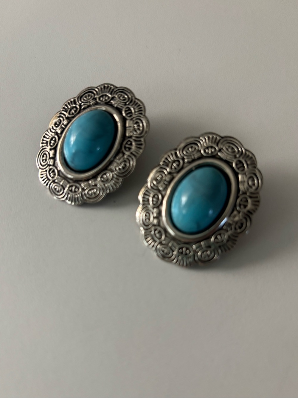 Vintage Western style silver tone clip on earrings